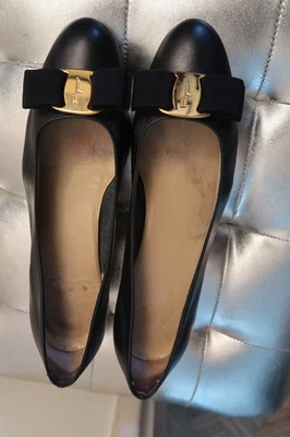 SALVATORE FERRAGAMO escarpins décolletés Cuir Bleu Nuit Taille 7 C 37,5 FR 3cm - Photo 1/4