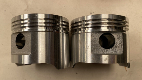 Honda GL1000 .50 Pair of Pistons - New Old Stock - Part No 13103-377-008 - Picture 3 of 7