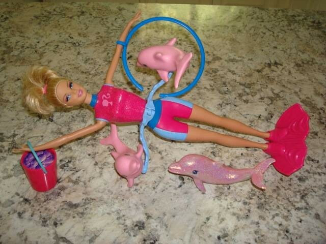 DOLPHIN TRAINER BARBIE Doll Splash Spin 2012 I Can Be Doll