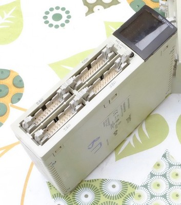 1x Schneider Electric TSXDSY64T2K TSX-DSY64T2 64 Ausgänge 24VDC Modicon Premium