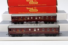 2 x Triang Railways R322 Restaurant Car in Maroon 2401 - Very Good Condition