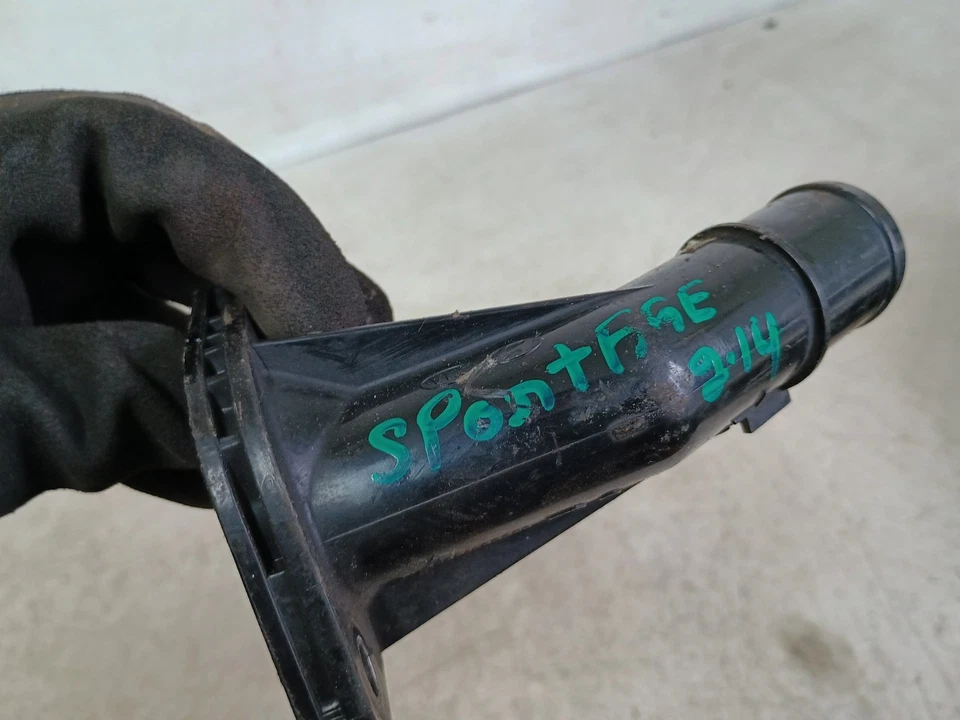 KIA SPORTAGE MK3 2014 WATER COOLANT FLANGE HOSE CONNECTOR 25631-2B053 - Image 4 of 4