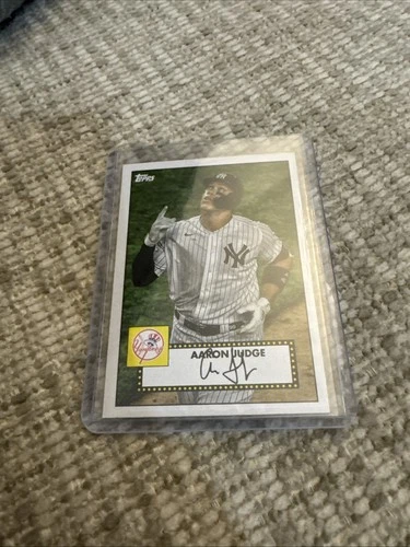 2021 Topps 70 Aaron Judge T52-1 New York Yankees Facsimile Auto Card