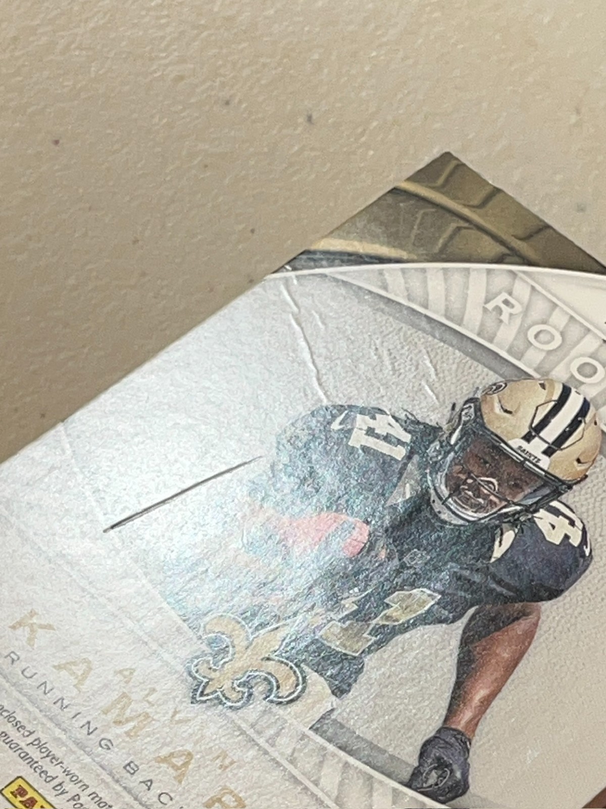 Alvin Kamara (READ) 2017 Panini Limited /5 Spotlight Emerald RPA Patch Auto RC view 4
