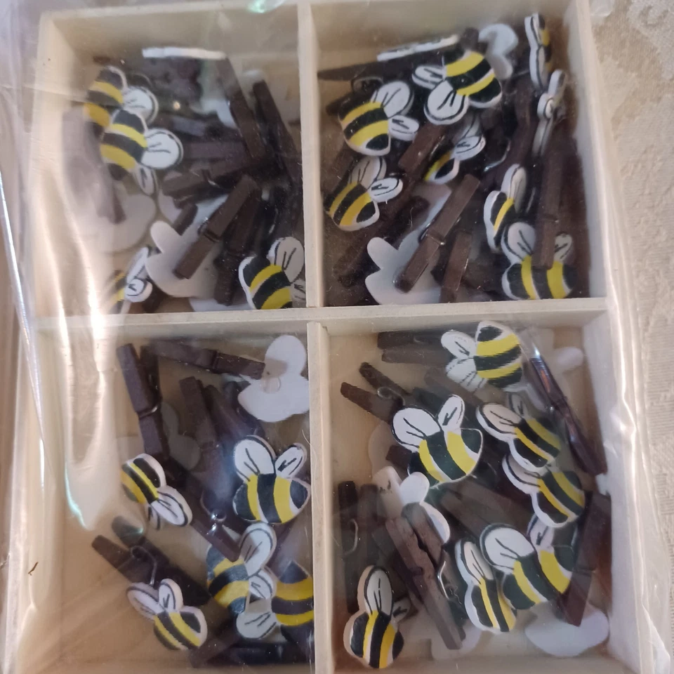 Prendedores de ropa en miniatura para manualidades - Flor del sol - Abejorro y flor blanca Foto 4 de 4