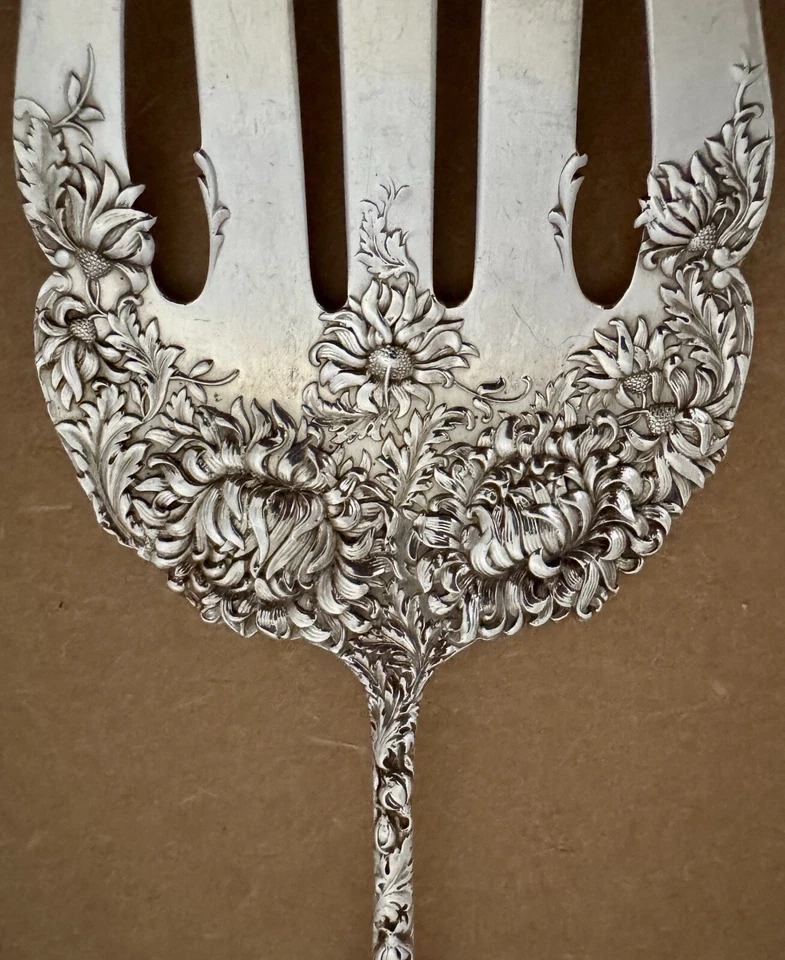 HERMOSO PAQUETE ESTERLINA DURGIN PATRÓN DE CRISANTEMO DORADO TENEDOR DE ESPÁRRAGOS Foto 4 de 4