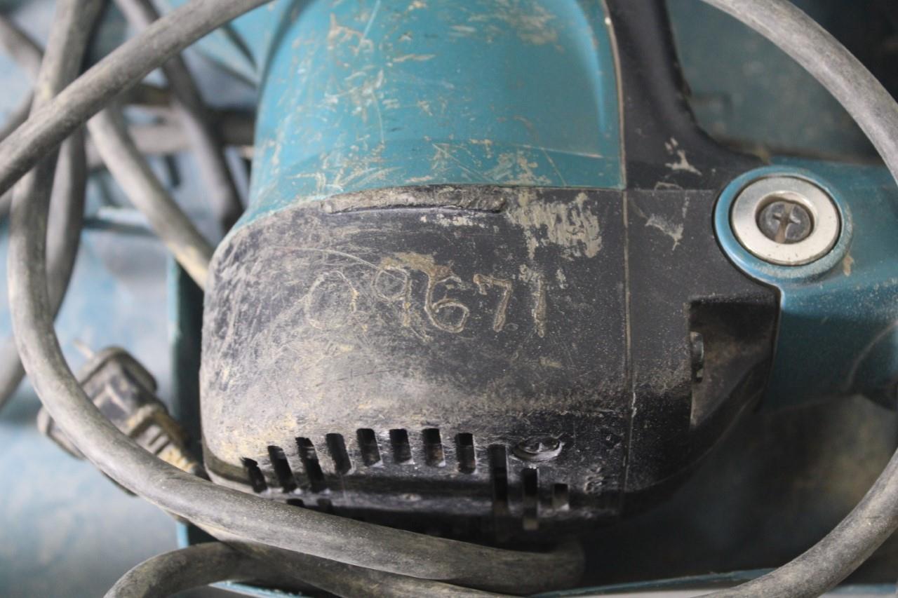 Makita HR2811F 7 Amp 11/8" Corded SDSPlus Concrete/Masonry Rotary