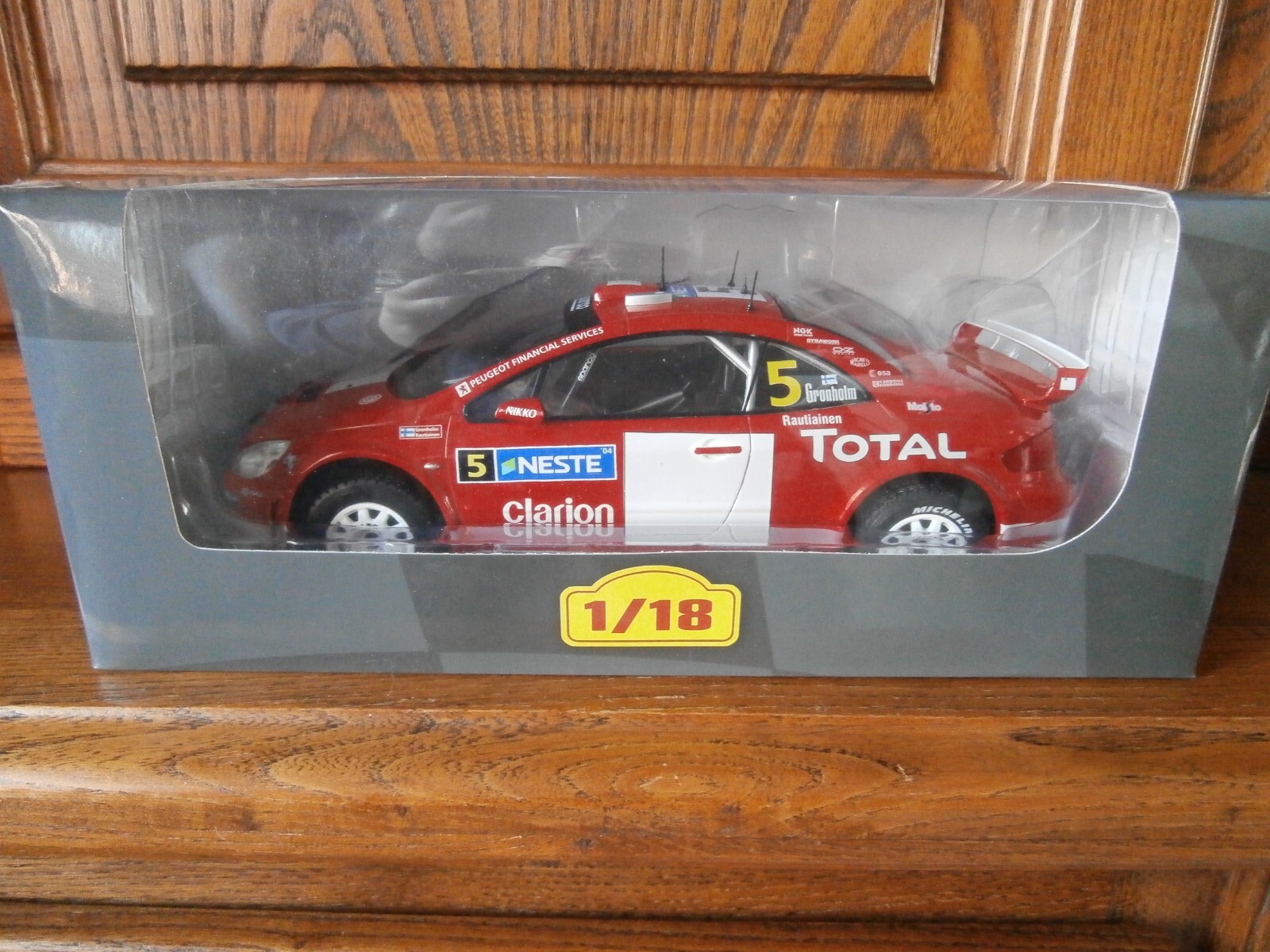 Peugeot 307 WRC miniature 1/18 du Rallye de Finlande 2004 par Grönholm