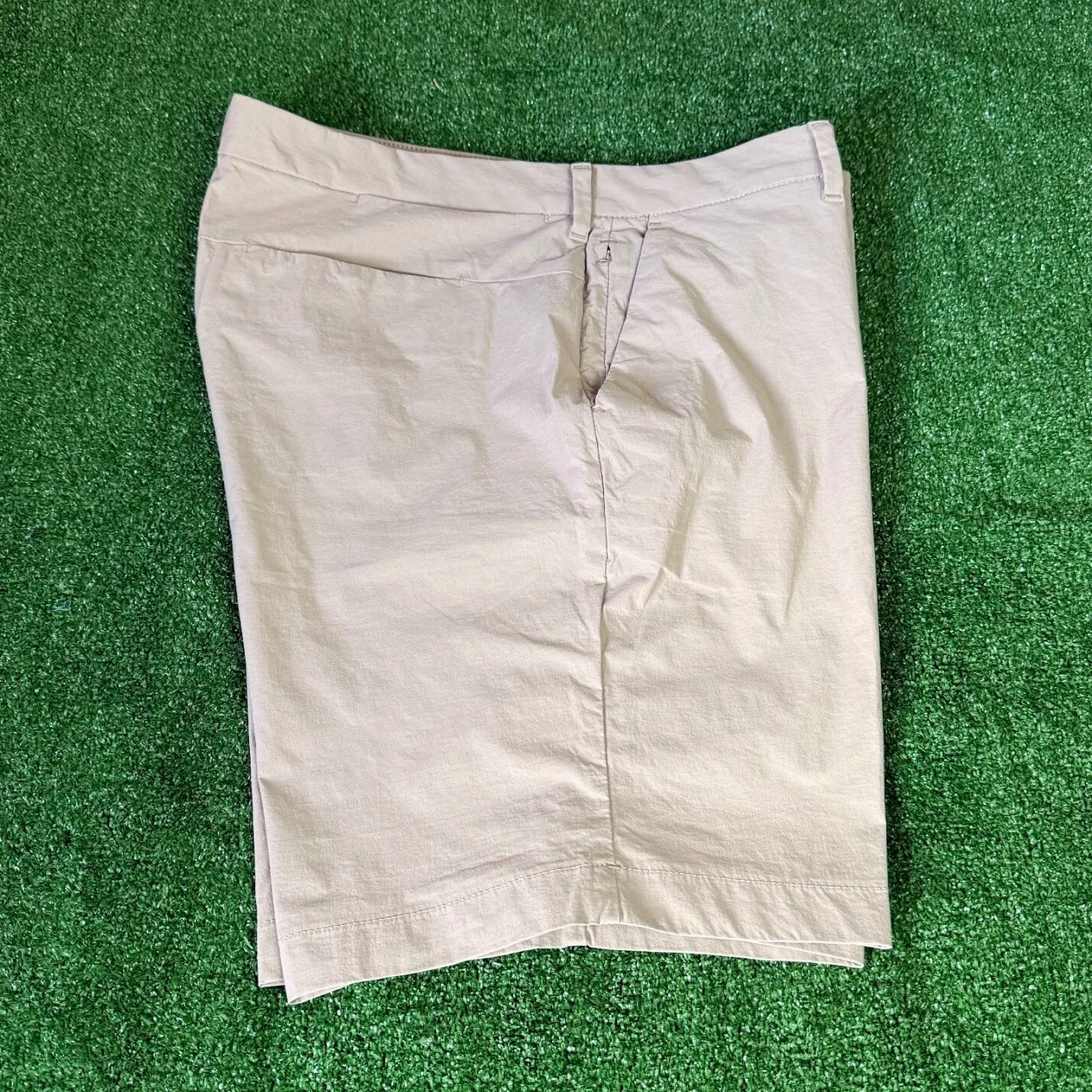 Express Slim Fit Ultra Light Moisture Wicking Beige Chino Golf Shorts Size 36