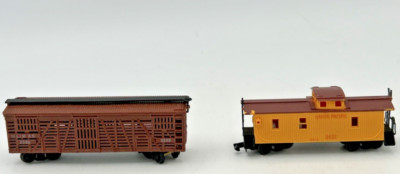 Arnold Rapido N gauge Union Pacific boxcar  And Stock Cattle Car  West Germany