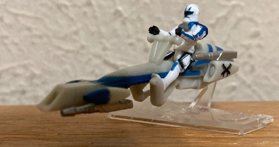 Star Wars Micro Galaxy Squadron Series 4 BARC Speeder (Blue) w/ Captain Rex - Image 4 of 4