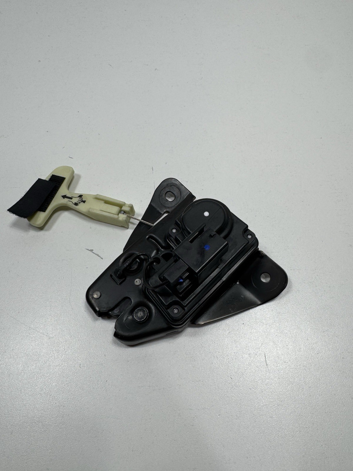 ✅2014-2024 MASERATI GHIBLI TRUNK LID LATCH LOCK ACTUATOR & EMERGENCY HANDLE OEM