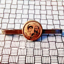 King George V - Queen Mary Silver Jubilee 1935 Brooch Pin Badge 44mm x 19mm