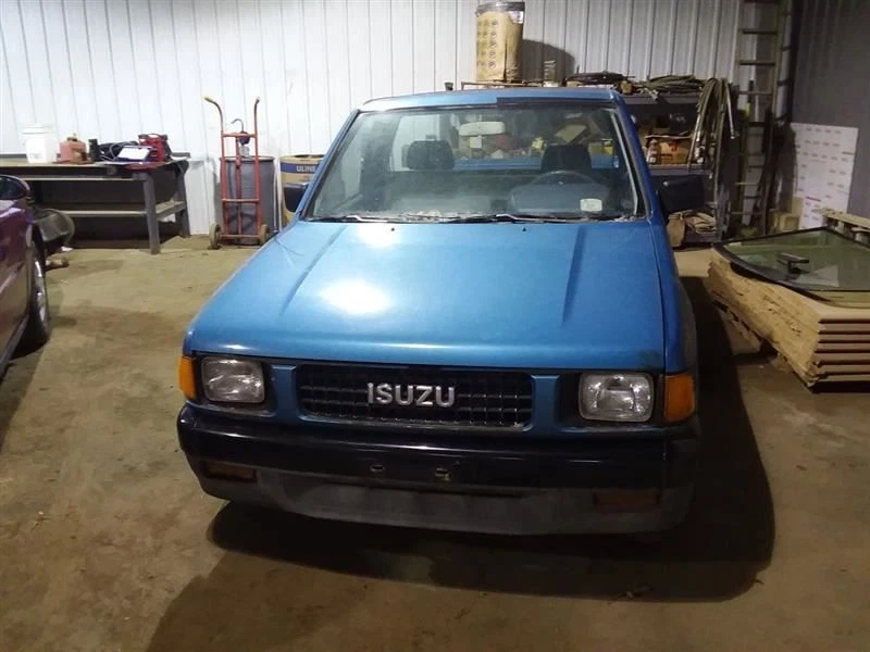 Cylinder Head 2.3L Carbureted Engine Fits 86-93 ISUZU PUP (PICKUP) 2030865 - Image 2 of 4