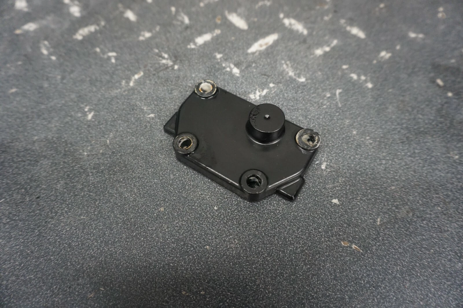 1998-2005 GP1300R WaveRunner Yamaha OEM Cylinder Power Valve Cover Plate