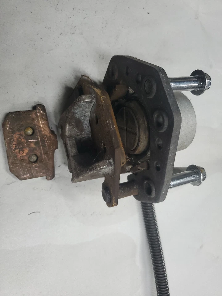 1985 - 2006 KAWASAKI VN750 VULCAN FRONT RIGHT BRAKE CALIPER - Image 3 of 4