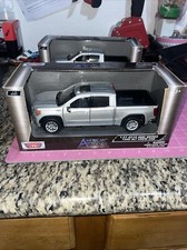 MOTORMAX 2019 GMC SIERRA 1500 SLT CREW CAB PICKUP SILVER 1/24 DIECAST