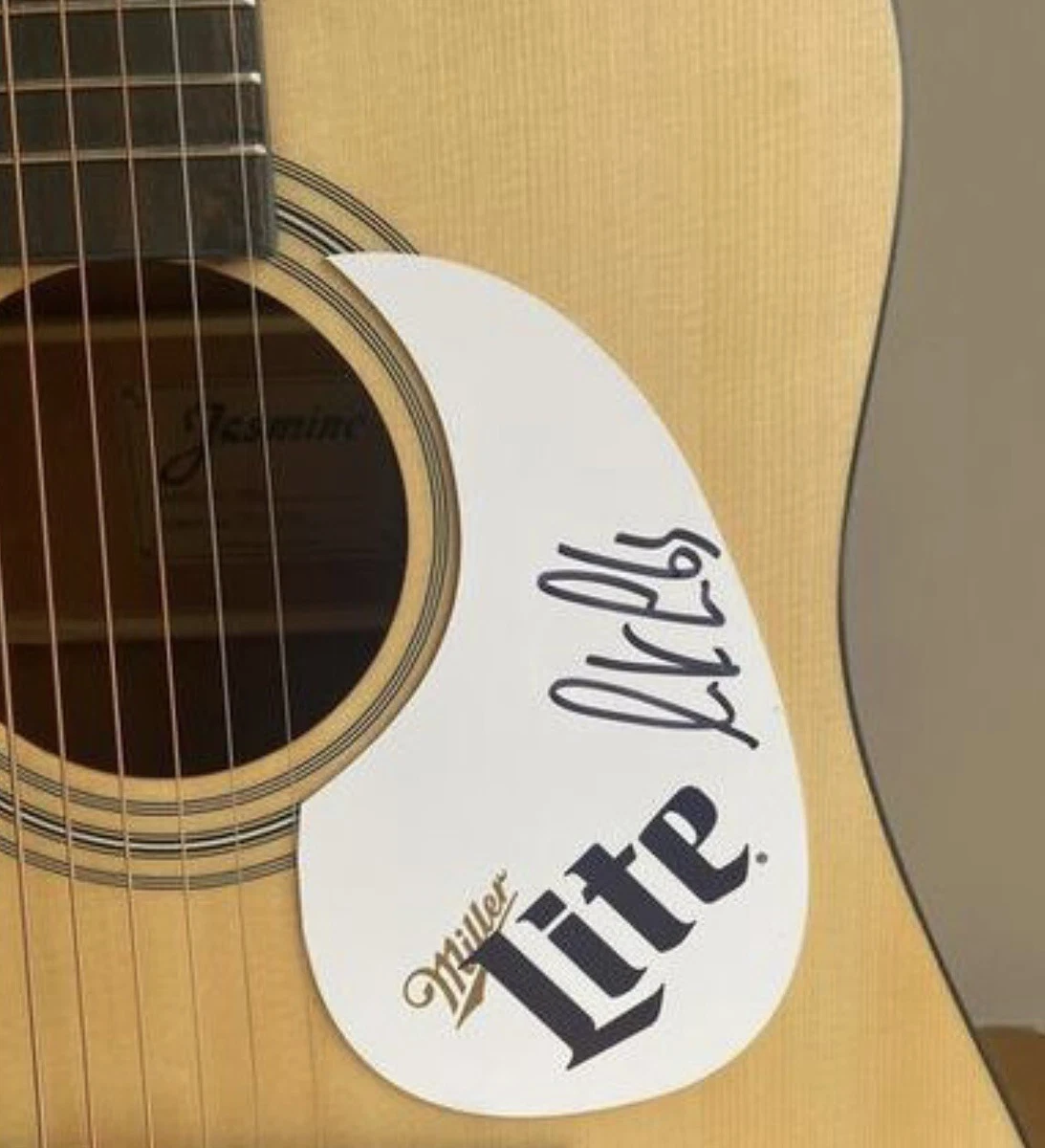 Luke Combs Signed 38 Acoustic Guitar (JSA COA) Pristine, 48 OFF
