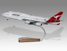 Boeing 747- 400 Qantas Gear & Flaps Down Desk Wood Airplane Model Small 1/200