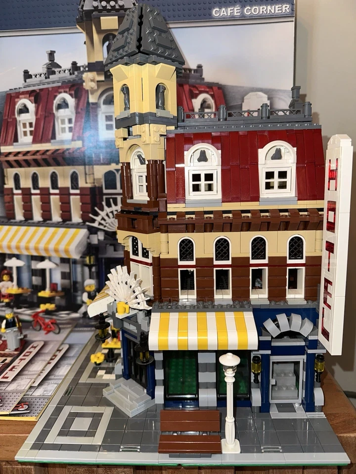 LEGO Cafe Corner 10182 100% Complete with Manuals & Box Retired Very Rare Used - Image 2 of 4