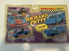 TYCO 6994 The King Richard Petty 1992 Pontiac 1970 Superbird HO Slot Car Set