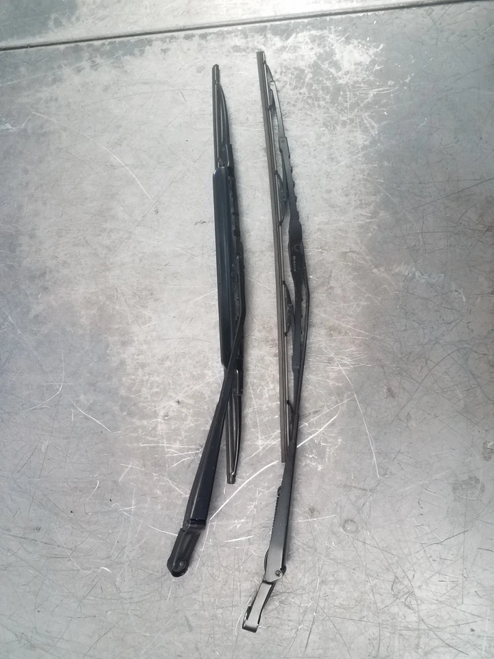 2008 Porsche Cayman S 987 Windshield Wiper Motor / Arms #2381 E1 - Image 3 of 4