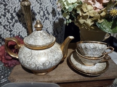Vintage Bavarian Teapot With Two Cups And Saucers Gold Trim