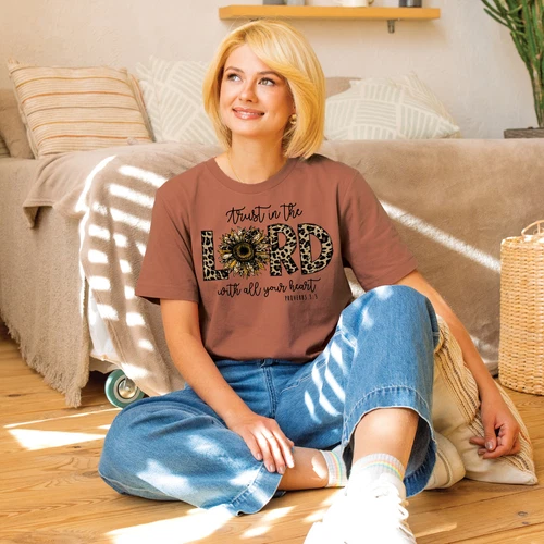 Love in Faith | Trust in The Lord Leopard | Camisetas cristianas para mujer - Imagen 3 de 13