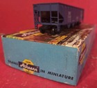 Tyco HO Crossing Gate + 4 Rail Cars, 1 Hopper, 1 Refer, & 2 Livestock Cars. — photo 5