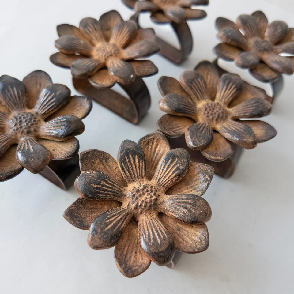 Anillos de servilleta de flores orgánicas de hierro fundido Pottery Barn Mint (juego de 6) Foto 3 de 4