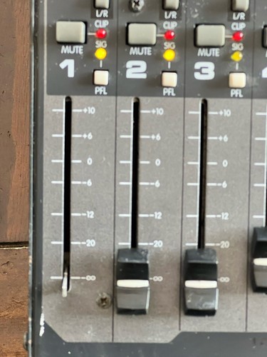 Peavy 24FX 24 Channel Mixer - Picture 5 of 7