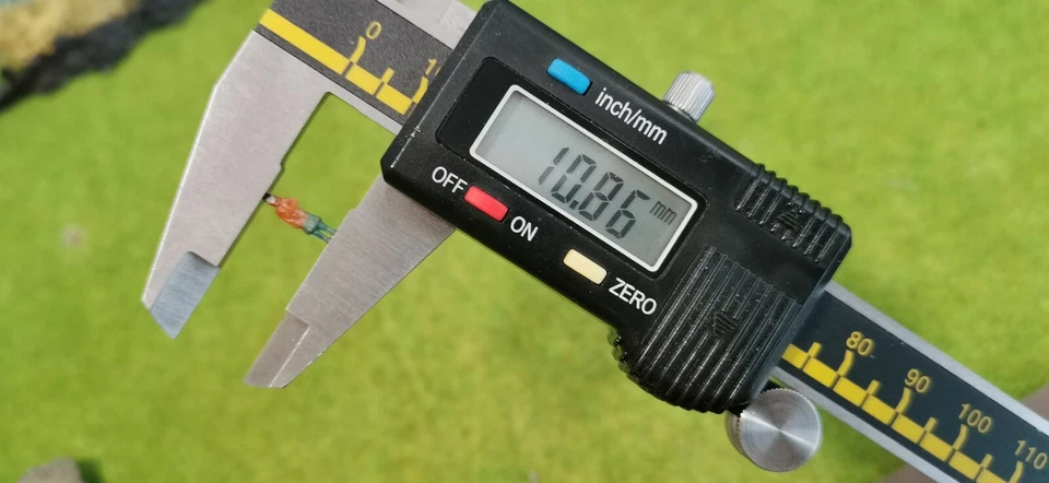 100 Stück Figuren Spur N 1:160 Modellbahn bemalt stehend Reisende NEU aus DE - Bild 4 von 4