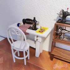 Miniatur Nähmaschine Für Puppenhaus 1:12 – Vintage Dekoration Aus Holz & Legierung, Mit Zubehör