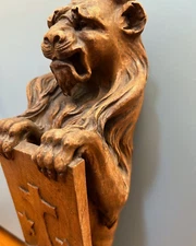 antique lion SCULPTURE newel post furniture finial knight vtg wood shield flag