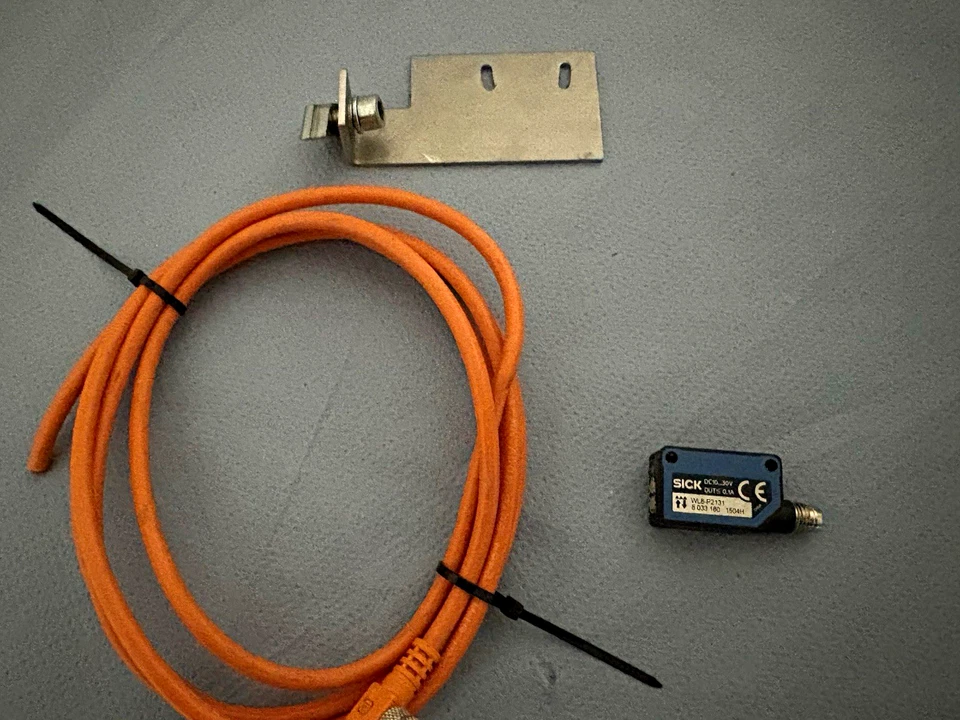 SICK WL8-P2131 Sensor Lichtschranke Set mit Leuze M8 Kabel 1,8m & Halter - Bild 1 von 4