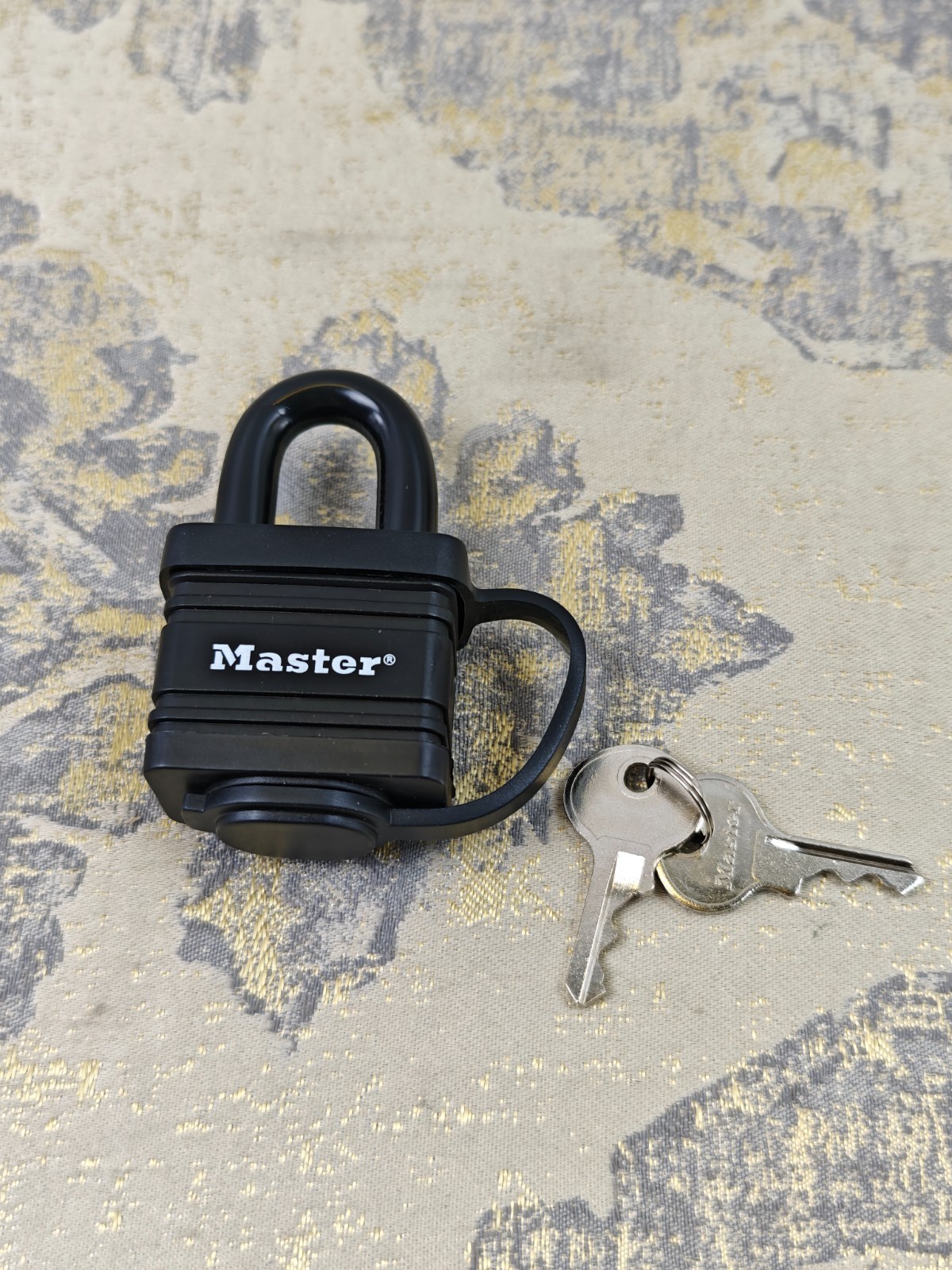 Master Lock 7804EURD Laminated Padlock with Key and Thermoplastic Cover, Black,