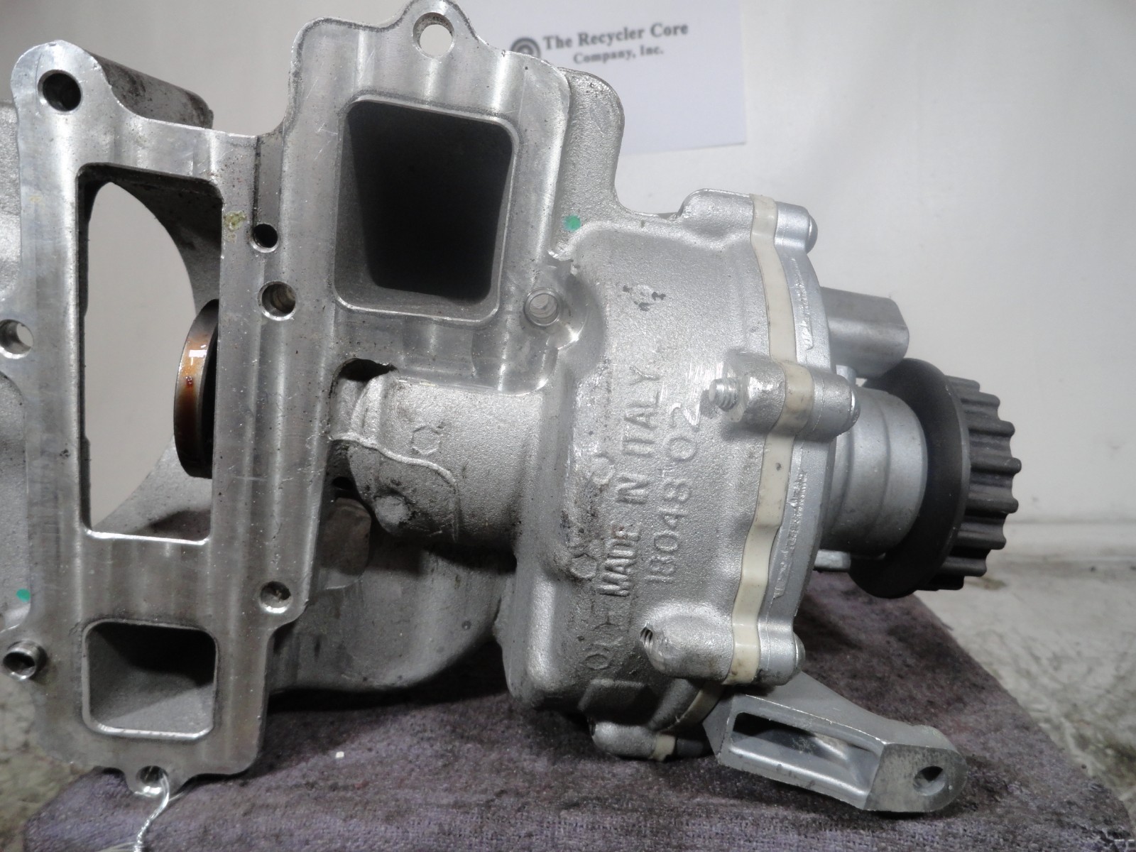 EB1392 2014 MCLAREN MP4-12C WATER PUMP 00062231