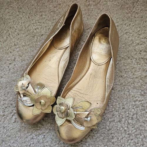 Coach gold metallic leather round toe ballet flats ornamental 3D flowers size 7