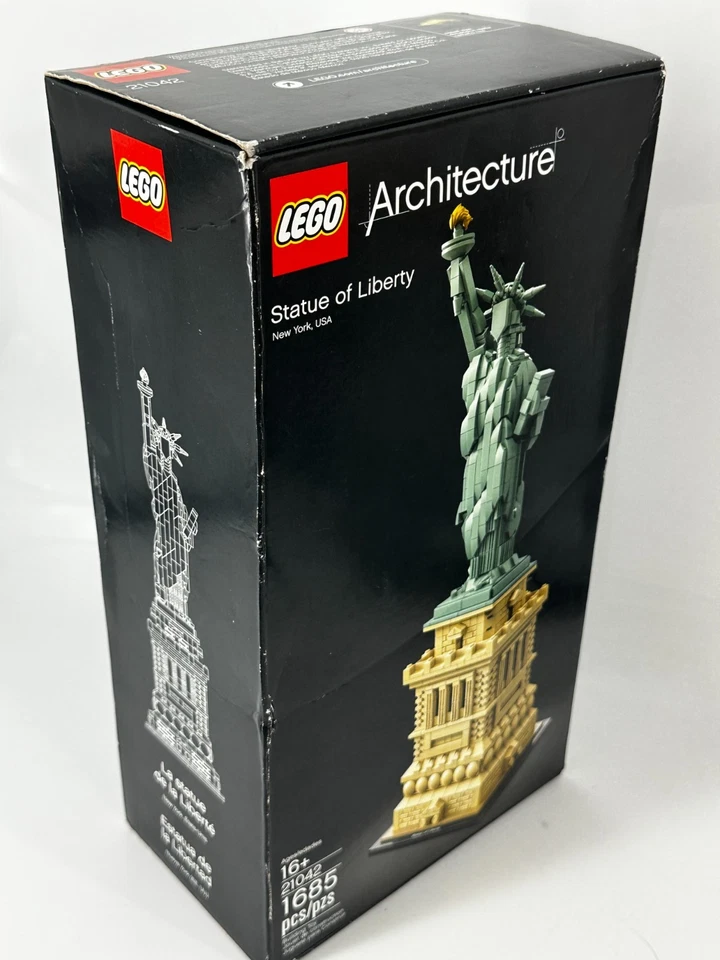 LEGO Architecture: Statue of Liberty (21042) - Image 3 of 3