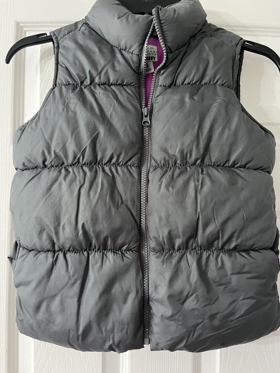 Old Navy girls Medium grey puffer vest, Zipper Up, Side Pockets
