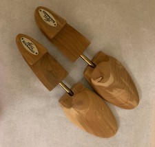ONE PAIR OF MEN'S HESS BENCHMASTER CEDAR WOOD SHOE TREES SIZE L