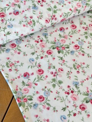 HILCO Baumwollstoff Popeline Serie EMILIE Blumen Rosen Rosenstoff Kornblume weiß