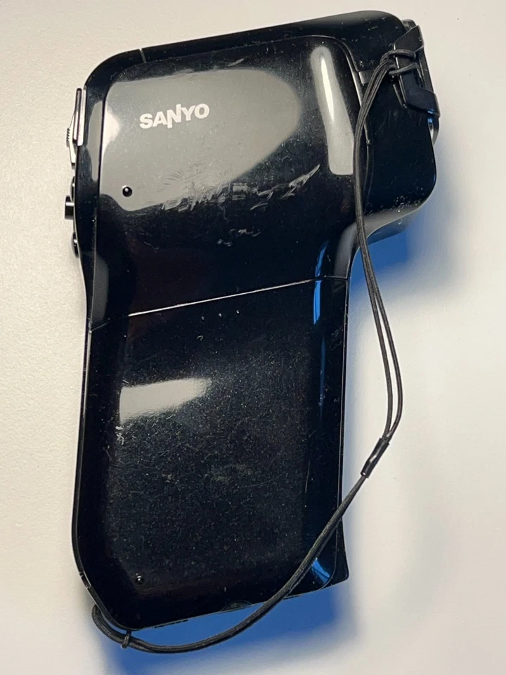 Sanyo Xacti VPC-CG10 MPEG-4 HD 10MP Camcorder Camera TESTED & WRKS- with 2 Batt. - Image 2 of 4