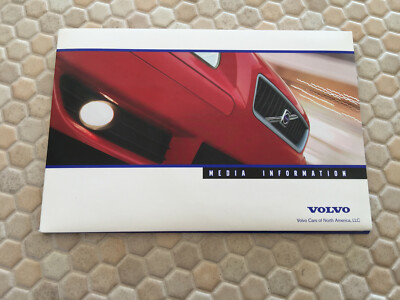 VOLVO C70 S40/60/80 V50/70 XC70/90 R PRESS KIT 2 CD ROM BROCHURE MODEL YEAR 2005