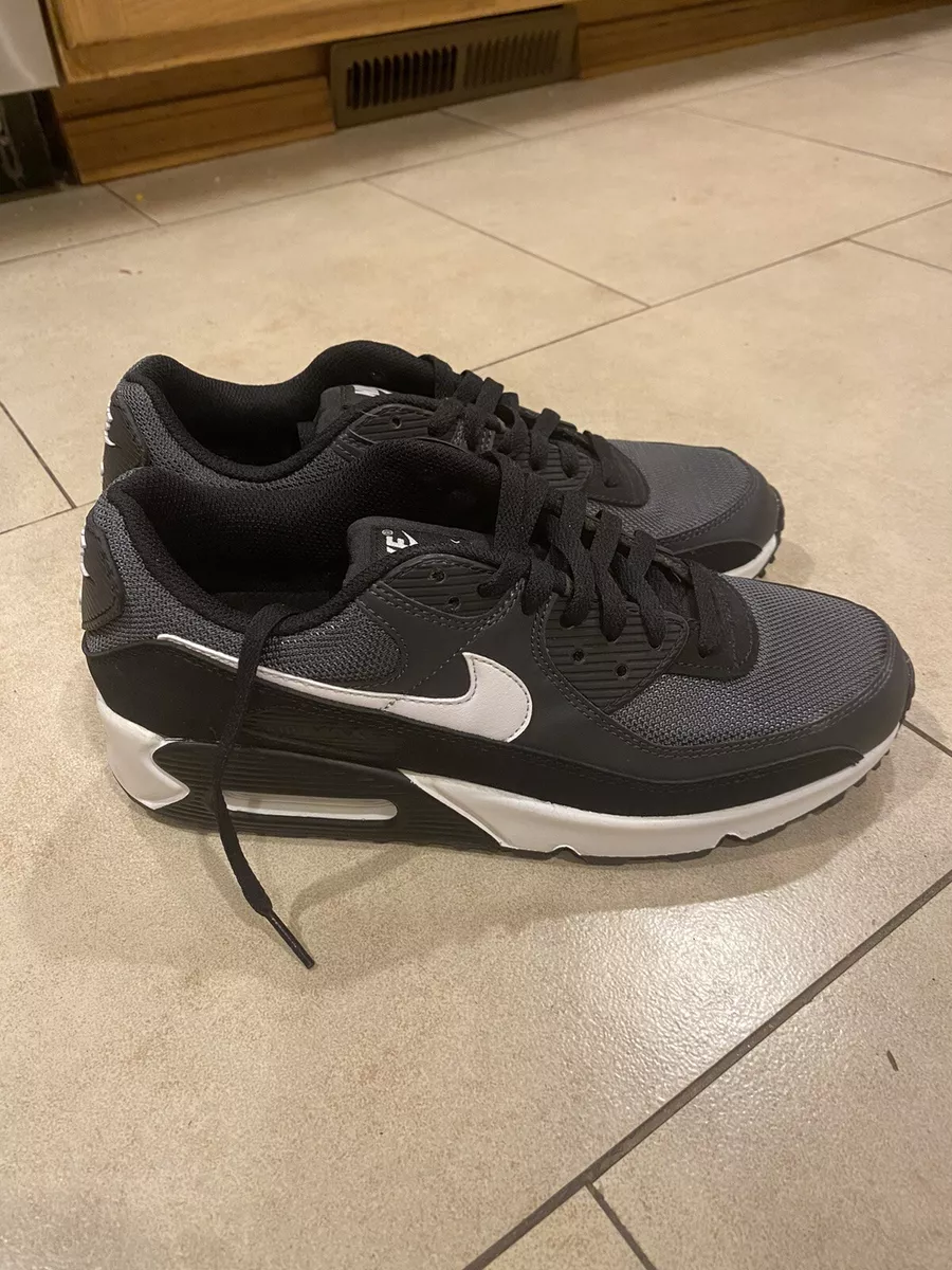 Nike Mens Air Max 90 Shoes Gray Black and White Size 9 NWOB