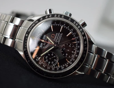 omega speedmaster triple date . model 3220.50.00 box manual 1 yr gtee - Image 1 of 4