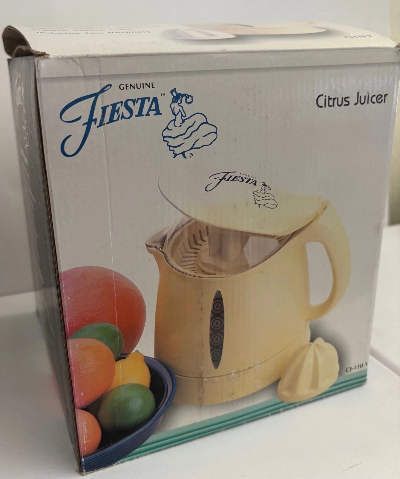 Fiesta Ware Citrus Juicer in Yellow CJ-110Y New in Box Vintage Accessory