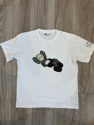 Uniqlo UT KAWS Tokyo First White Graphic T-Shirt Men s L Companion Laying Down L