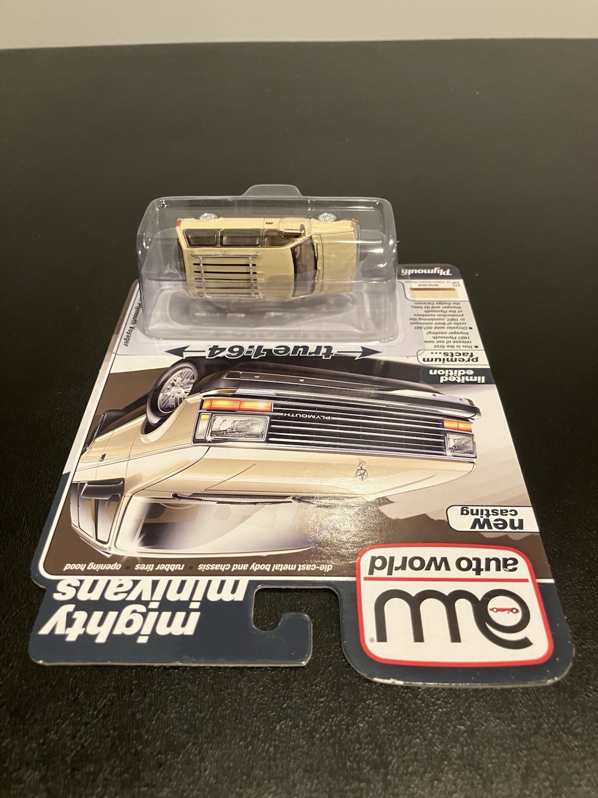 (2) Auto World 1987 Plymouth Voyager MiniVan Ice Blue / Lt Cream RARE thumbnail 7