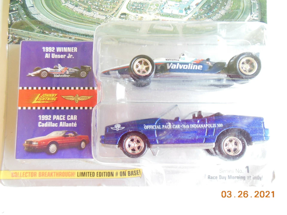 AlOur JR # 3 1992 Campeón de las 500 500 Indianapolis 1/64 por Johnny Lightning. Foto 3 de 3